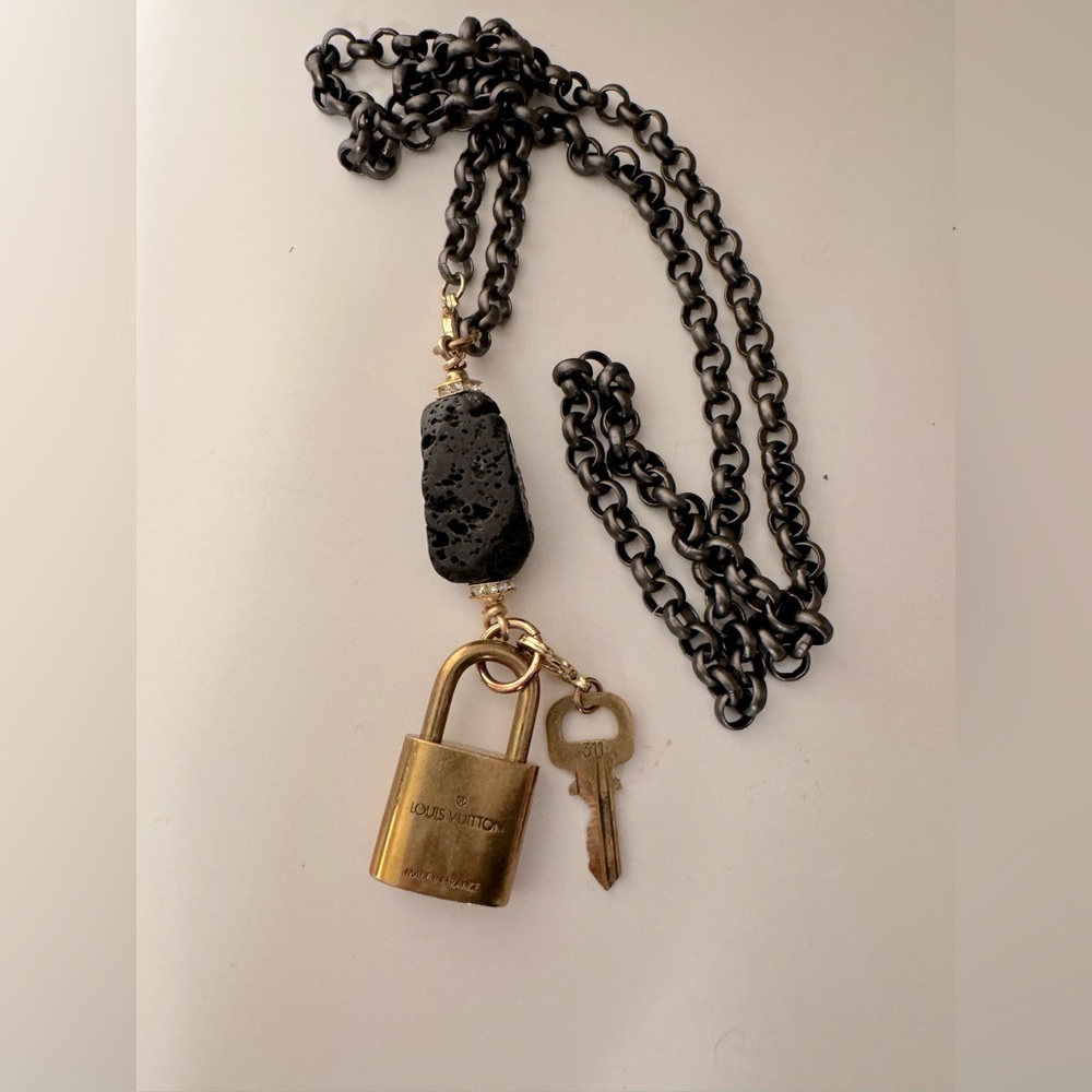 LV lock/key #311 (Authentic) on nice necklace ❤️